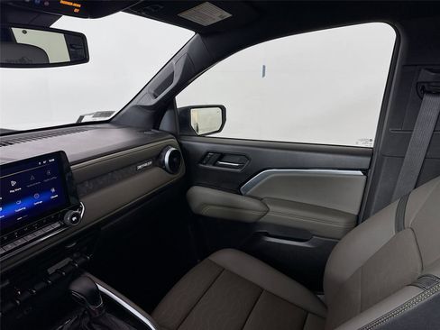 Used 2024 Chevrolet Colorado ZR2 w/ ZR2 Bison Edition image 21