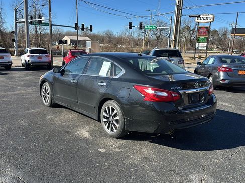 Used 2017 Nissan Altima 2.5 SV w/ Convenience Package image 3