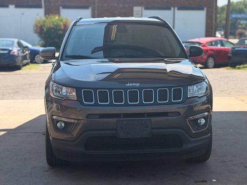 Used 2018 Jeep Compass Latitude w/ Popular Equipment Group AWD/4WD image 2