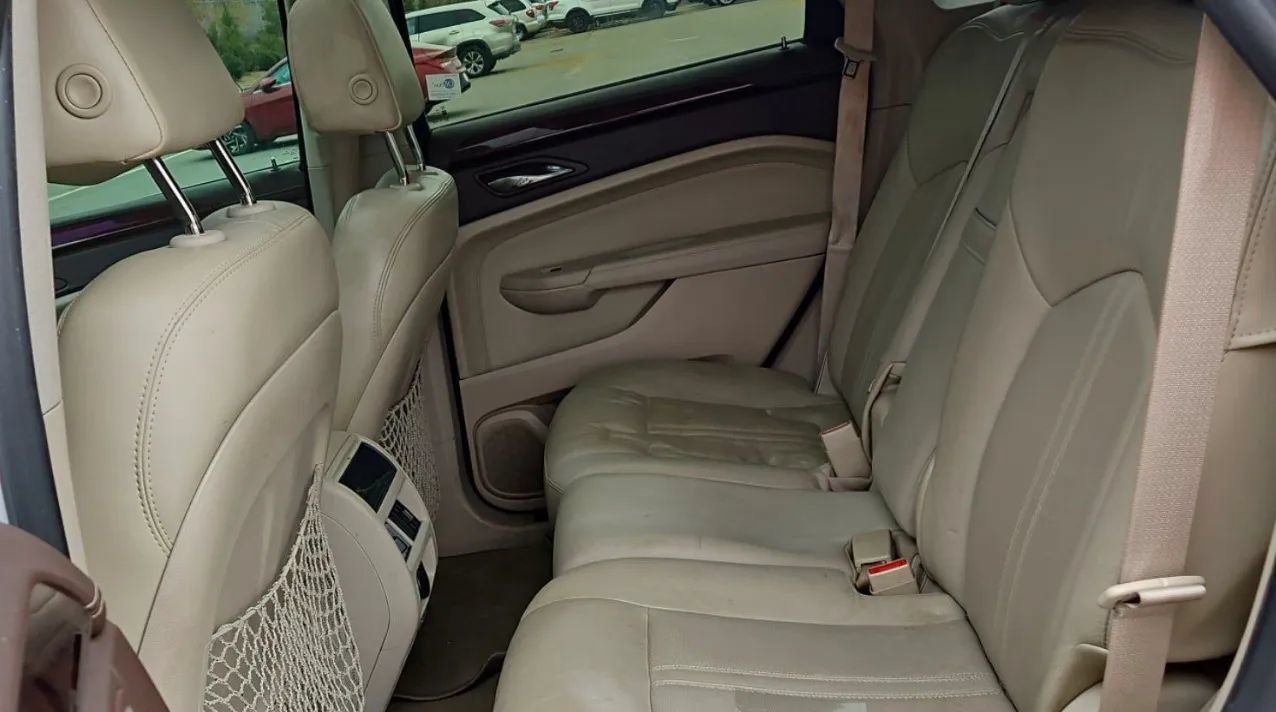 Used 2011 Cadillac SRX Luxury FWD image 6