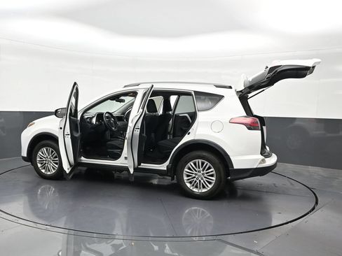 Used 2017 Toyota RAV4 LE FWD image 38