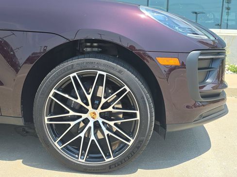 Certified 2025 Porsche Macan AWD/4WD image 17