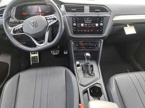 Used 2023 Volkswagen Tiguan SE R-Line image 20