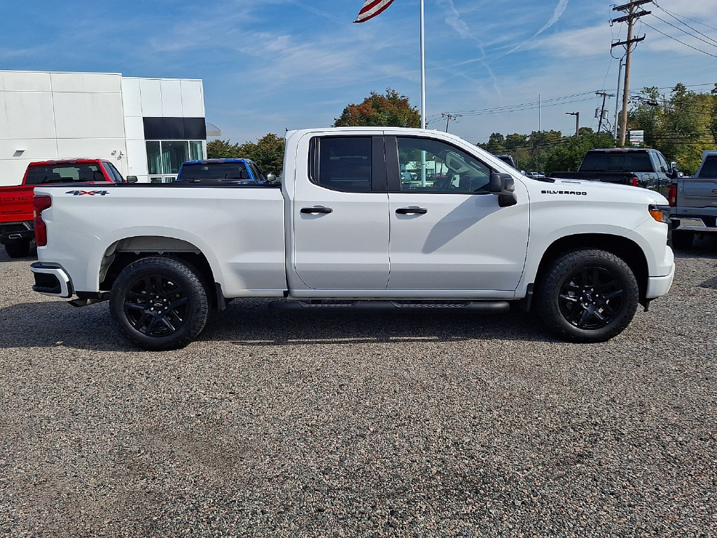 Used 2024 Chevrolet Silverado 1500 Custom w/ Turbomax Blackout Package AWD/4WD image 10