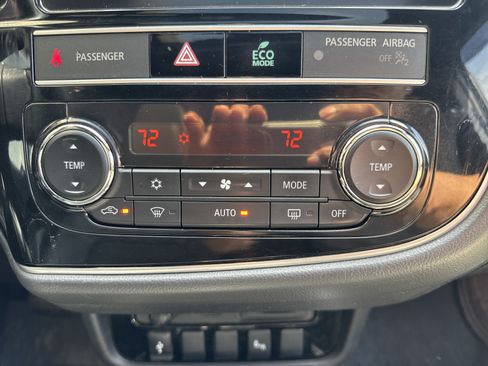 Used 2019 Mitsubishi Outlander LE AWD/4WD image 18