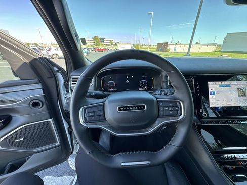 Used 2024 Jeep Wagoneer Series III w/ Flexible Seating Group image 14