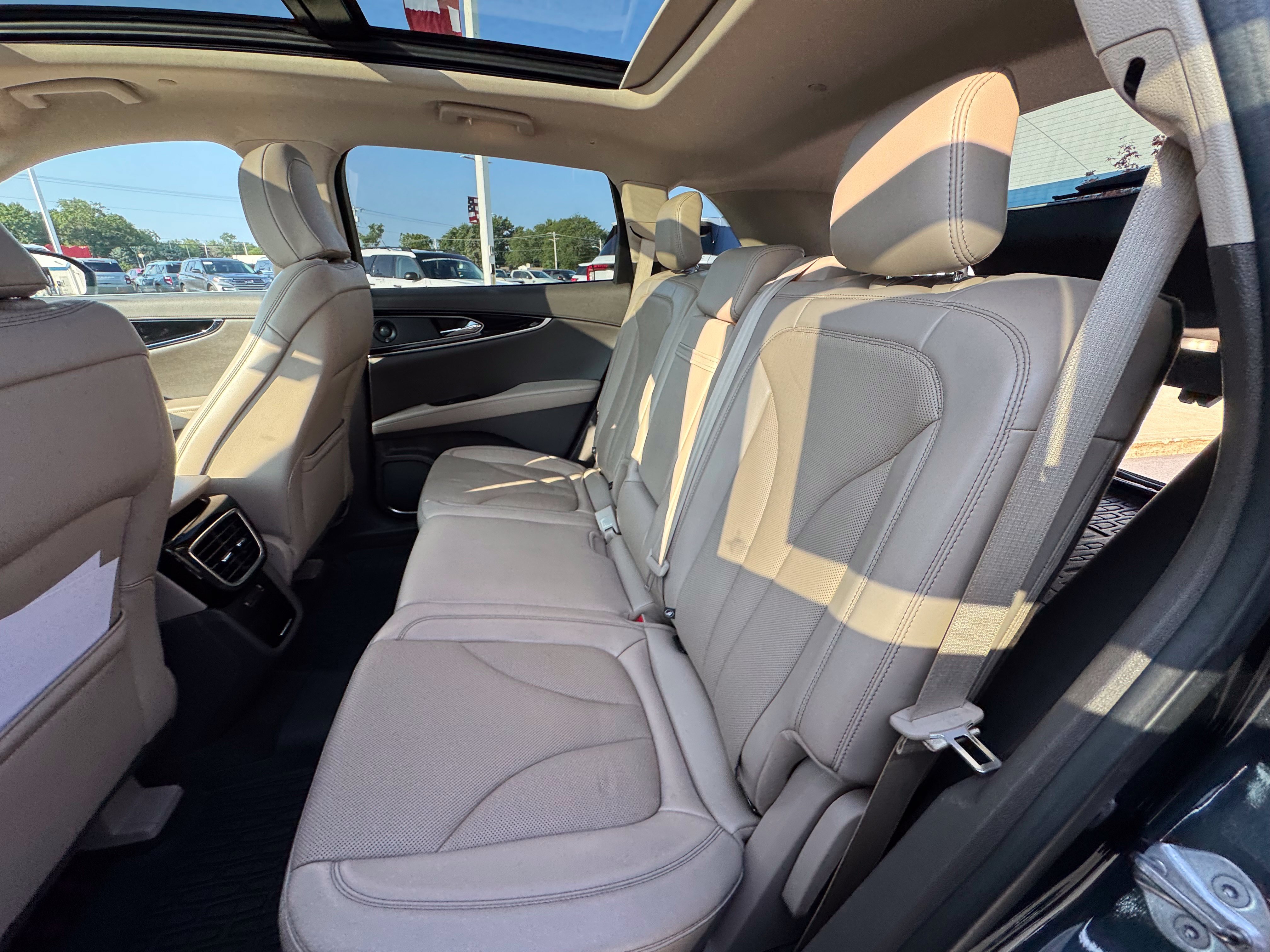 Used 2022 Lincoln Nautilus Reserve w/ Luxury Package AWD/4WD image 22