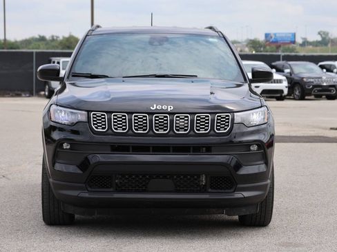 Used 2024 Jeep Compass Latitude AWD/4WD image 2