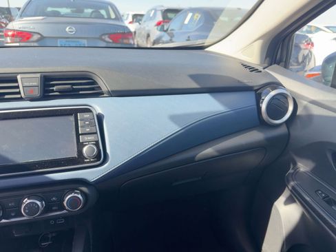 Used 2025 Nissan Versa SV image 9