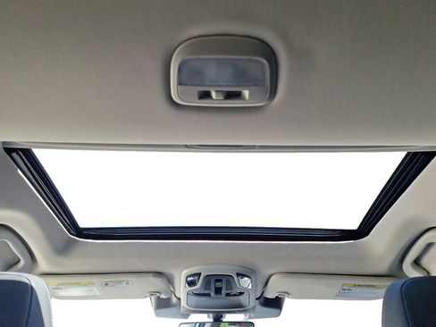 Certified 2025 Subaru Outback Limited AWD/4WD image 12