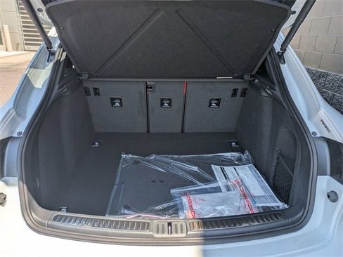 Certified 2025 Porsche Macan image 24