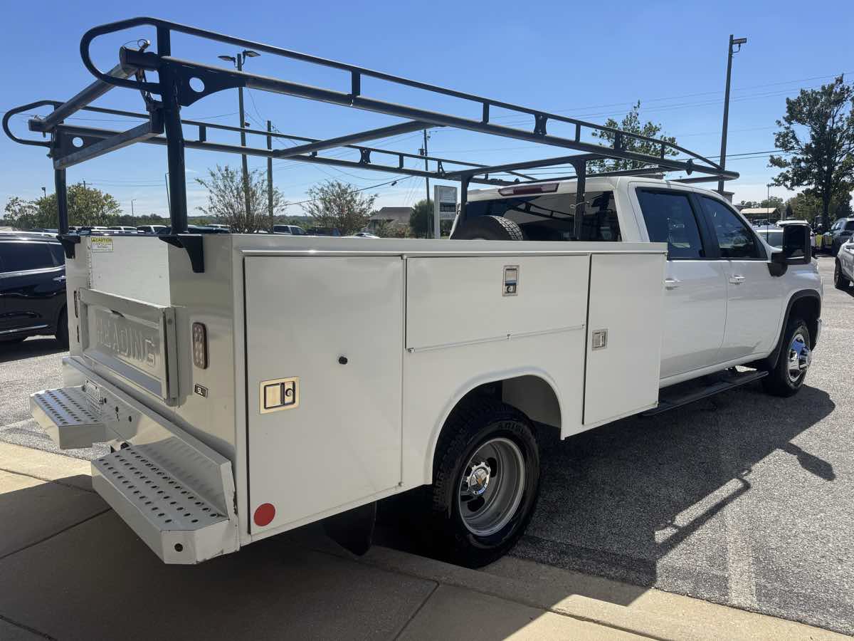 Used 2024 Chevrolet Silverado 3500 LT w/ Convenience Package RWD image 6