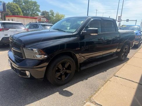 Used 2019 RAM 1500 Classic SLT w/ Black Appearance Group AWD/4WD image 4