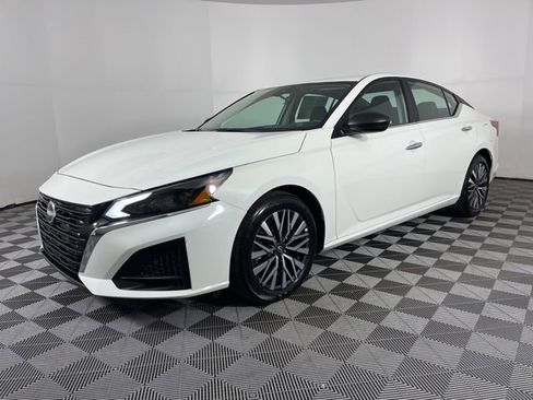 Used 2025 Nissan Altima 2.5 SV image 5