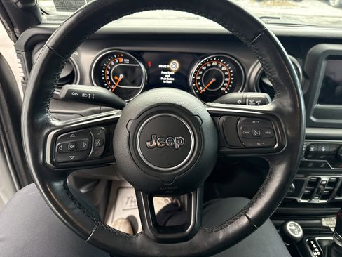 Used 2021 Jeep Gladiator Sport image 17