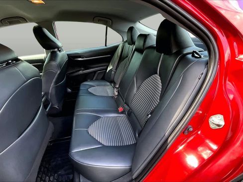 Used 2019 Toyota Camry SE FWD image 19
