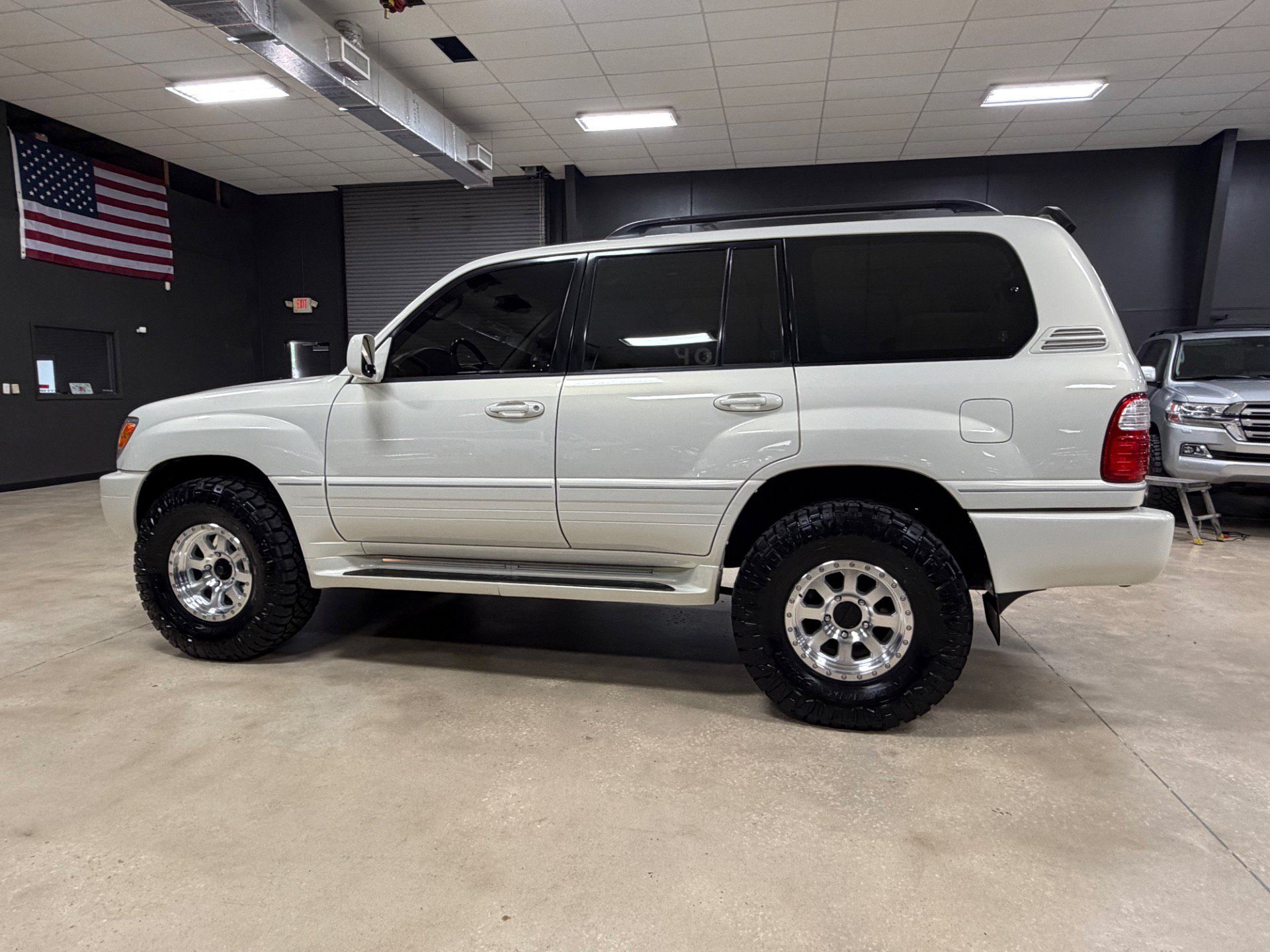 Used 2002 Lexus LX 470 4WD image 9