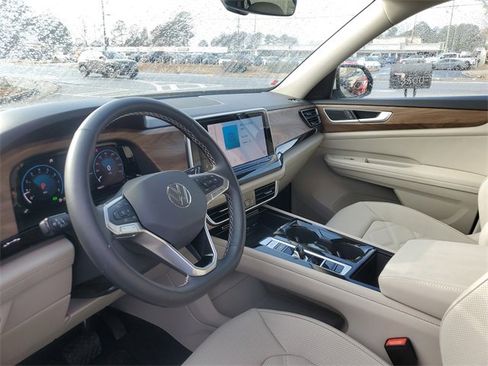 Certified 2025 Volkswagen Tiguan S image 18