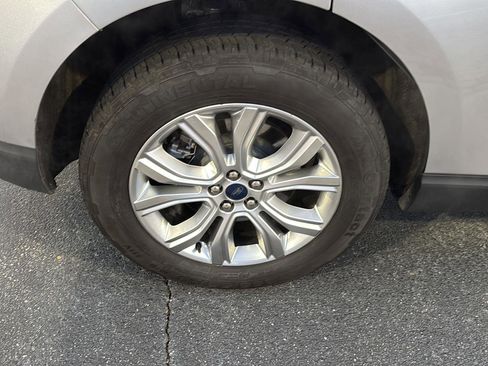 Used 2022 Ford Edge Titanium image 32