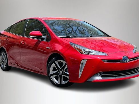 Used 2022 Toyota Prius XLE FWD image 2