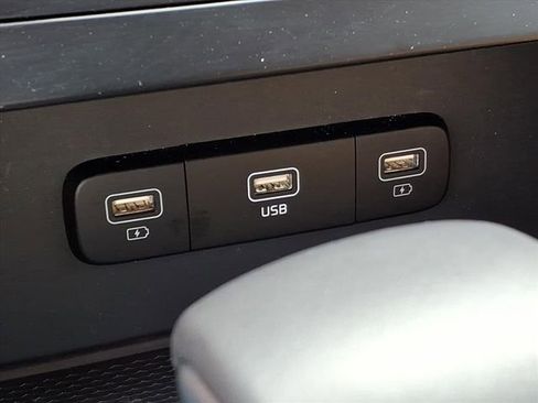 Used 2024 Kia Carnival LX image 16