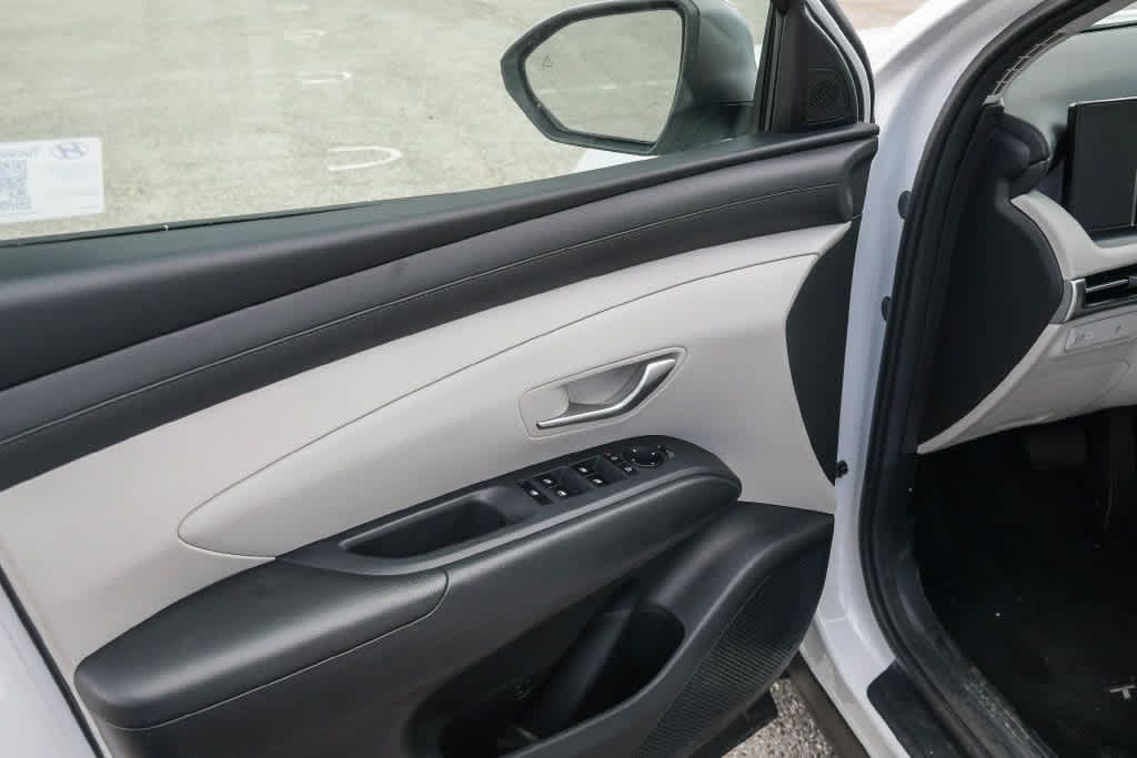 Used 2025 Hyundai Tucson SE FWD image 28