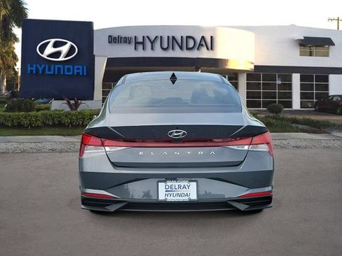 Certified 2023 Hyundai Elantra SE FWD image 5