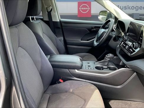 Used 2023 Toyota Highlander L FWD image 28