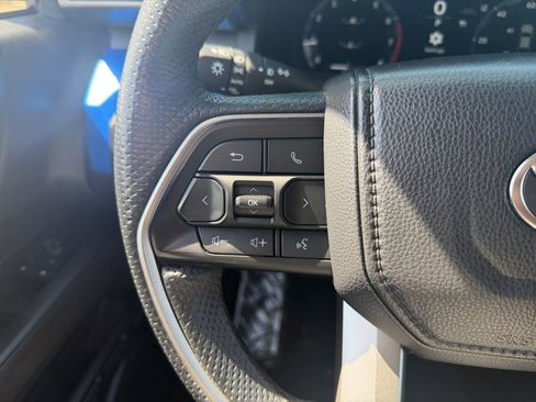 Certified 2025 Toyota Tacoma TRD Off-Road AWD/4WD image 20