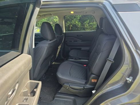 Used 2024 Nissan Pathfinder SV w/ SV Premium Package FWD image 28