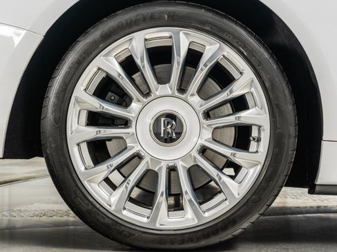 Used 2019 Rolls-Royce Dawn image 46