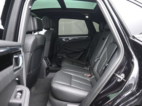 Used 2022 Porsche Macan AWD/4WD image 25