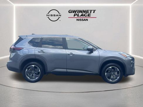 Used 2025 Nissan Rogue SV AWD/4WD image 25