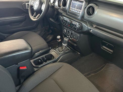 Used 2023 Jeep Gladiator Sport AWD/4WD image 14