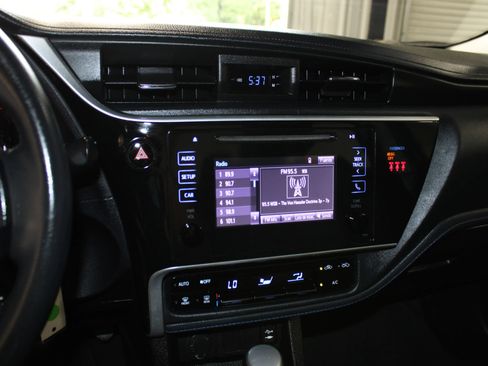Used 2019 Toyota Corolla SE FWD image 14