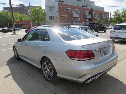 Used 2014 Mercedes-Benz E 550 4MATIC Sedan image 5