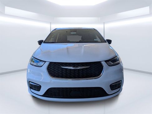 New 2026 Chrysler Pacifica Select image 8