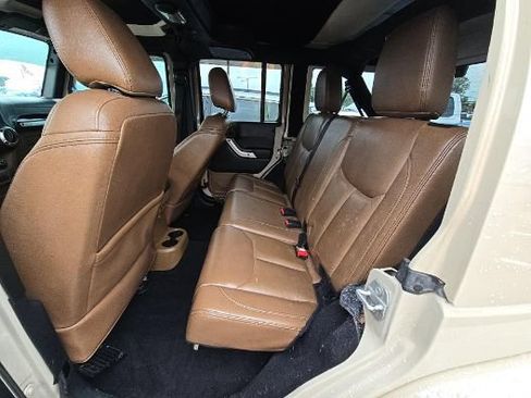 Used 2016 Jeep Wrangler Unlimited Rubicon w/ Dual Top Group AWD/4WD image 8