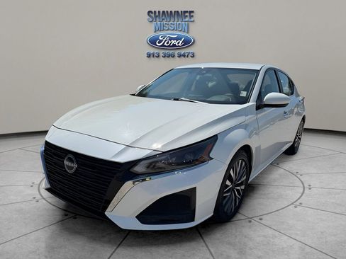 Used 2023 Nissan Altima 2.5 SV image 1