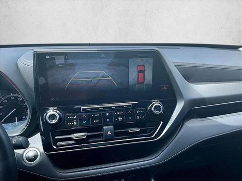 Used 2020 Toyota Highlander Limited FWD image 23