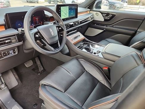 New 2025 Lincoln Aviator Black Label w/ Jet Appearance Package image 8