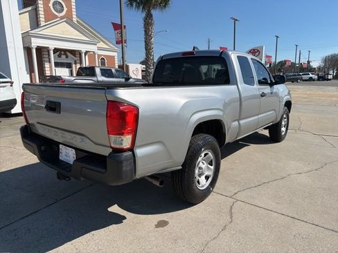 Used 2020 Toyota Tacoma SR RWD image 5