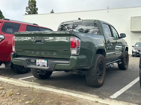 Used 2021 Toyota Tacoma TRD Sport w/ Technology Package RWD image 3