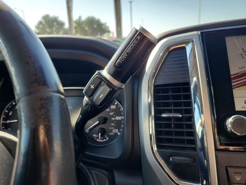 Used 2020 Nissan Titan SL w/ Moonroof Package image 22