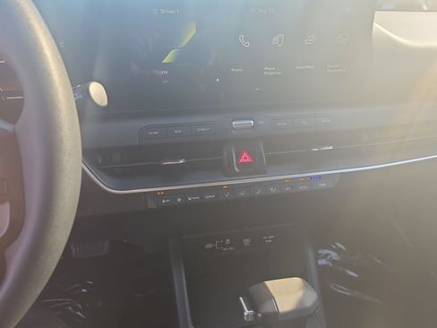Used 2025 Kia K4 FWD image 12