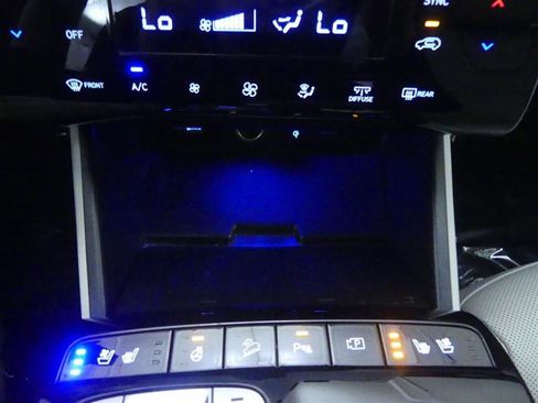 Used 2024 Hyundai Tucson Limited AWD/4WD image 16