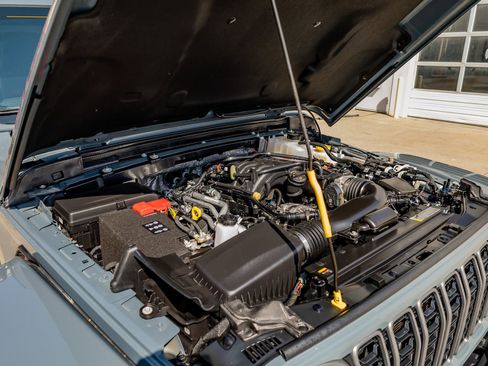 Used 2025 Jeep Wrangler Unlimited Rubicon image 40