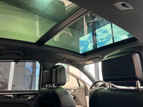 Used 2023 Porsche Macan Turbo image 38