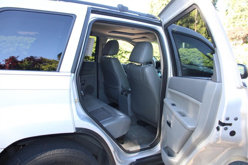 Used 2006 Jeep Grand Cherokee Limited AWD/4WD image 6
