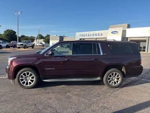 Used 2017 GMC Yukon XL SLT w/ Open Road Package AWD/4WD image 6